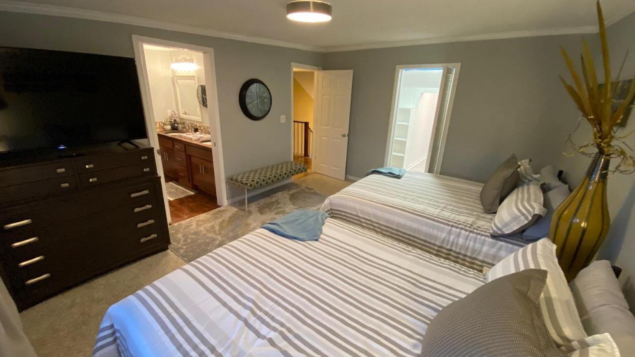 Here It Is! Cool Cape Cod-3 Br-2.5 Bath-12 Guests Olathe Exteriér fotografie