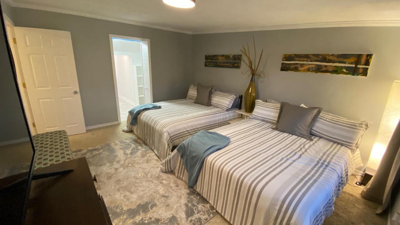 Here It Is! Cool Cape Cod-3 Br-2.5 Bath-12 Guests Olathe Exteriér fotografie